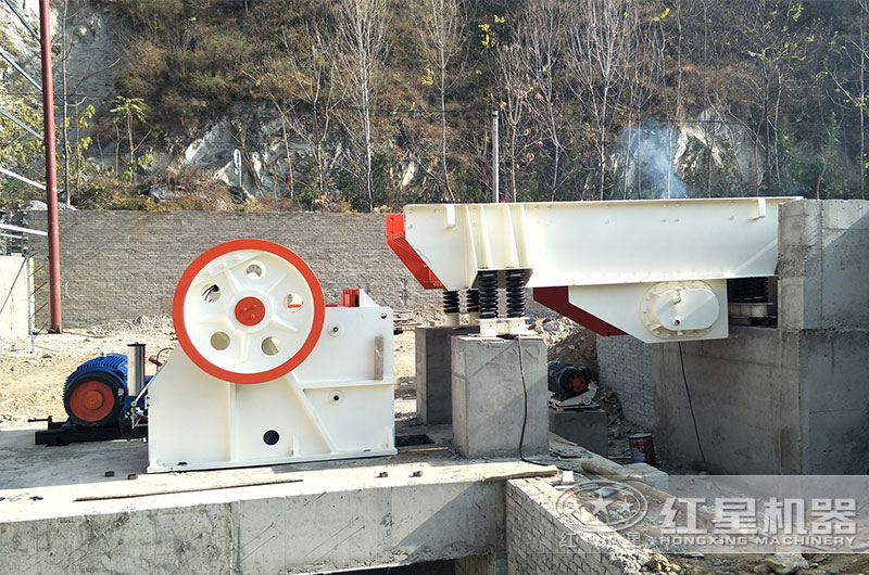顎式碎石機現(xiàn)場 顎式碎石機現(xiàn)場