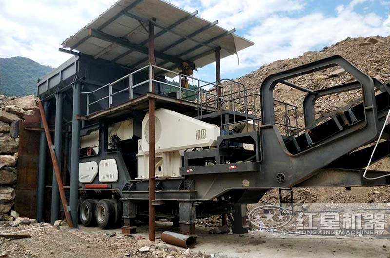 移動(dòng)顎式破碎機(jī)現(xiàn)場 移動(dòng)顎式破碎機(jī)現(xiàn)場
