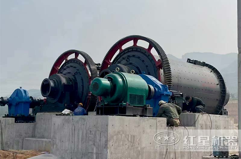 2.1x3米球磨機(jī)安裝現(xiàn)場(chǎng) 2.1x3米球磨機(jī)安裝現(xiàn)場(chǎng)