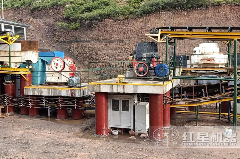 1750液壓圓錐機處理青石現(xiàn)場 1750液壓圓錐機處理青石現(xiàn)場