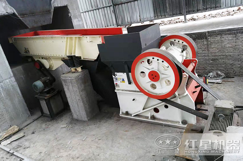 900x1200鄂破機(jī)作業(yè)現(xiàn)場實(shí)拍 900x1200鄂破機(jī)作業(yè)現(xiàn)場實(shí)拍