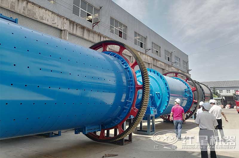 來廠考察球磨機(jī)設(shè)備的客戶絡(luò)繹不絕 來廠考察球磨機(jī)設(shè)備的客戶絡(luò)繹不絕