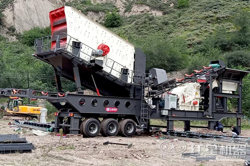 移動反擊式破碎機現(xiàn)場 移動反擊式破碎機現(xiàn)場