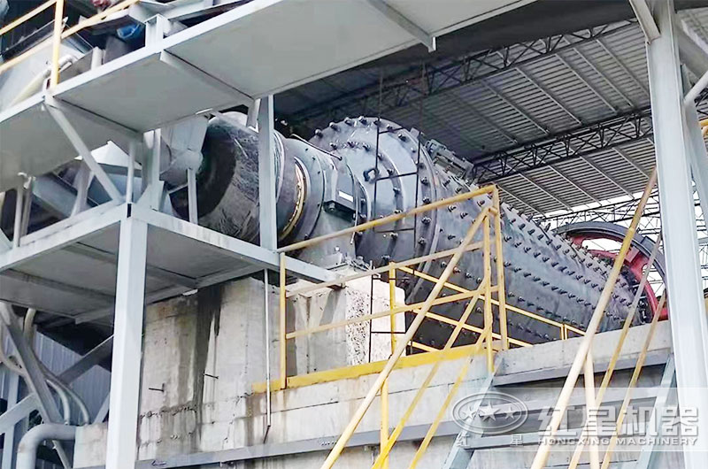 球磨機(jī)加工現(xiàn)場(chǎng) 球磨機(jī)加工現(xiàn)場(chǎng)