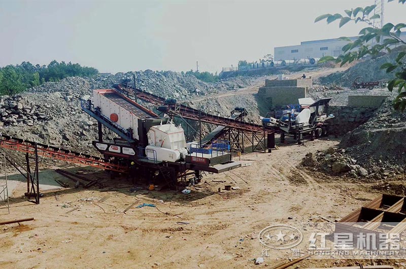 移動(dòng)式機(jī)制砂石生產(chǎn)現(xiàn)場(chǎng) 移動(dòng)式機(jī)制砂石生產(chǎn)現(xiàn)場(chǎng)