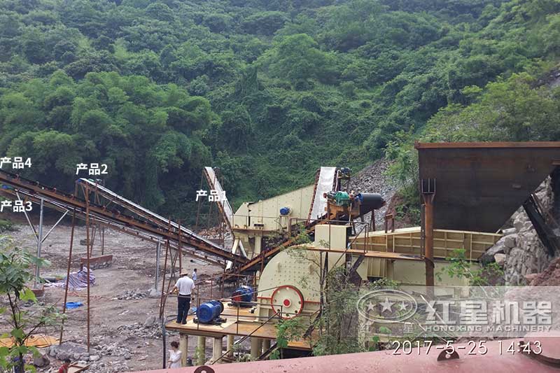 重錘式破碎機現(xiàn)場 重錘式破碎機現(xiàn)場