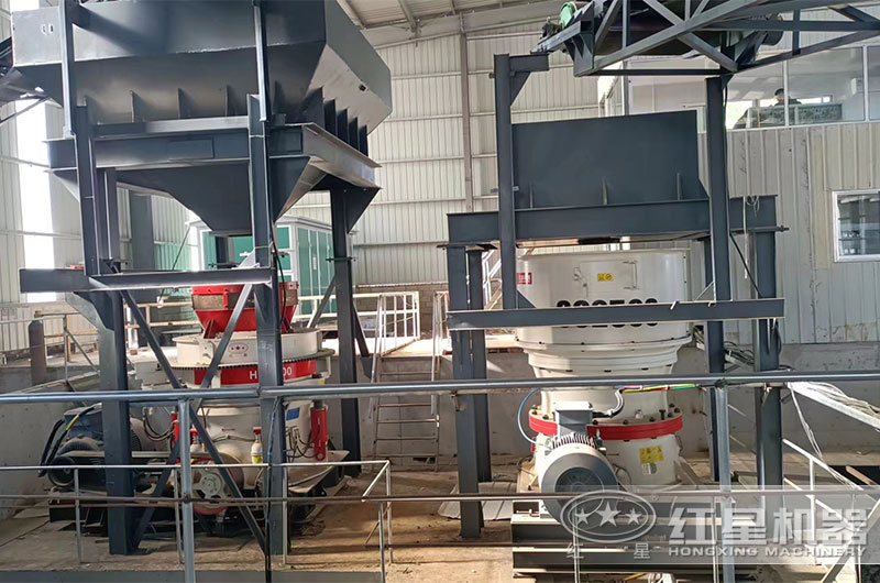 液壓圓錐破碎機(jī)現(xiàn)場 液壓圓錐破碎機(jī)現(xiàn)場