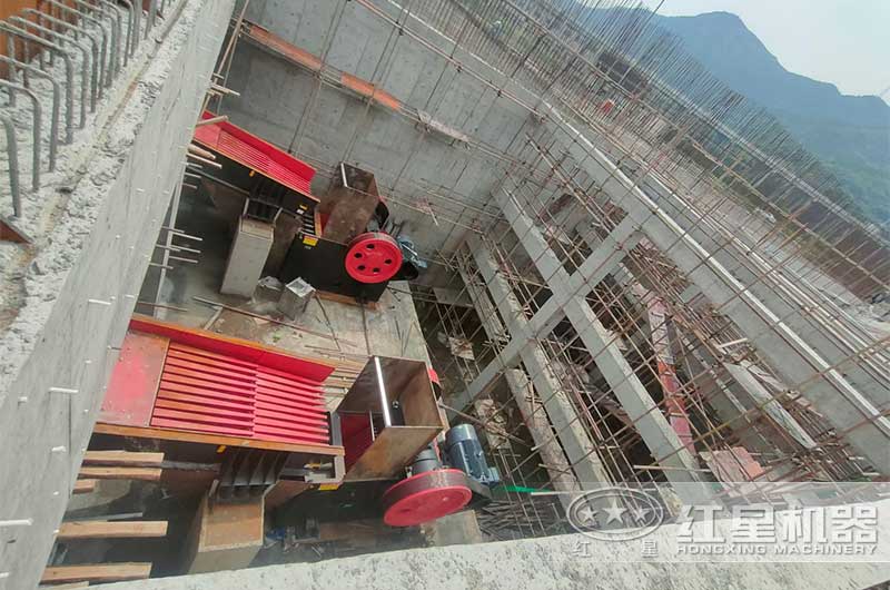 PE750x1060顎式破碎機(jī) PE750x1060顎式破碎機(jī)