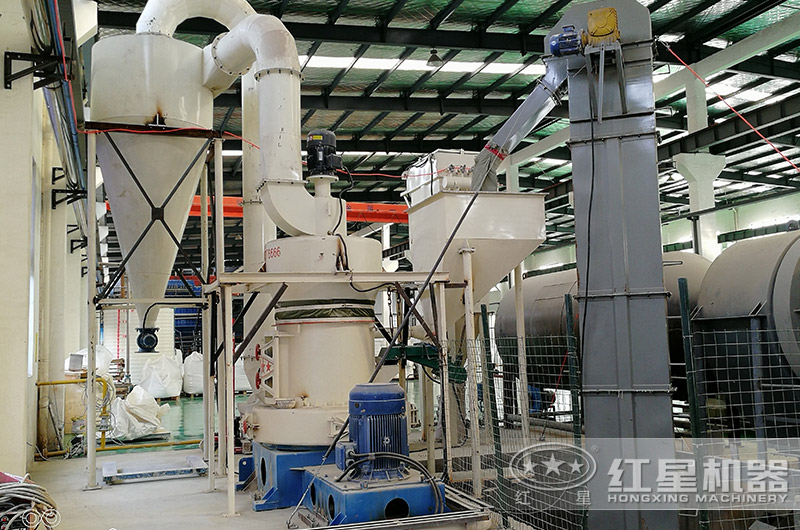 超細(xì)立式磨粉機(jī)環(huán)?，F(xiàn)場