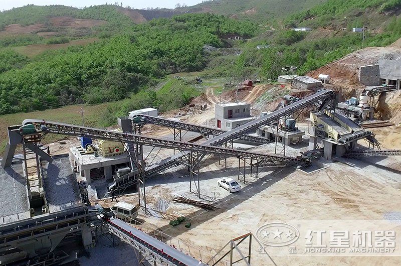 南陽(yáng)生產(chǎn)現(xiàn)場(chǎng)，根據(jù)產(chǎn)量搭配生產(chǎn)線(xiàn)設(shè)備