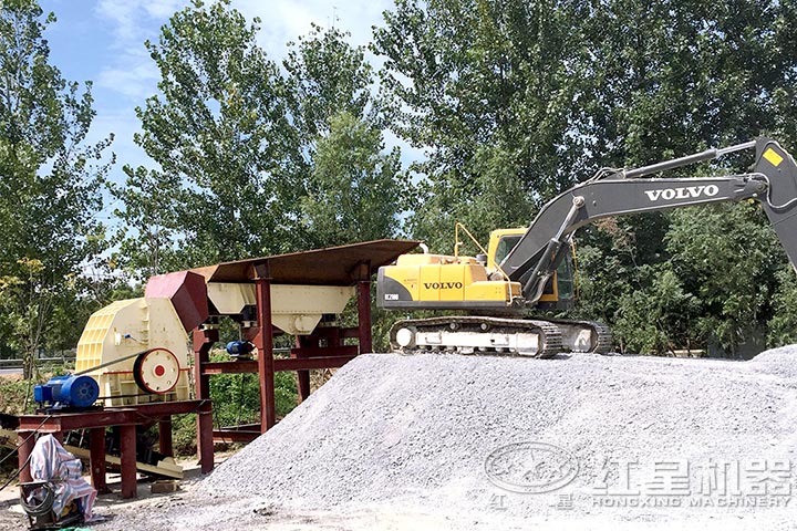 錘式破碎機(jī)運行現(xiàn)場